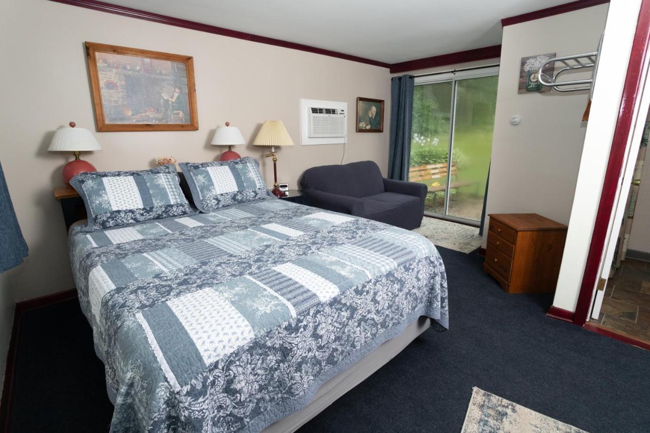 Governor'S Rock Motel Shaftsbury Экстерьер фото