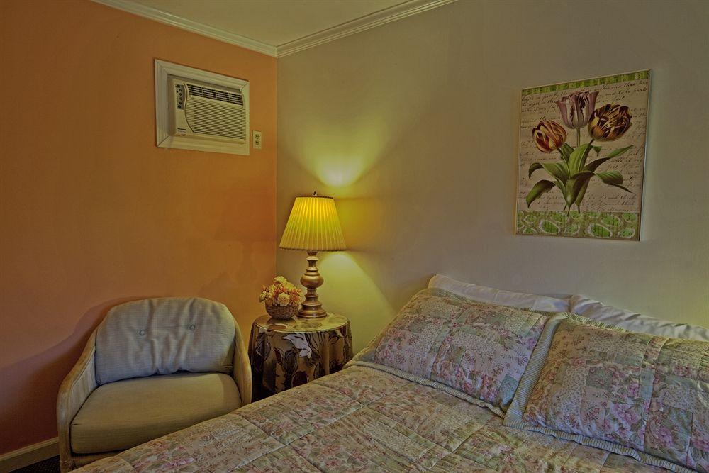 Governor'S Rock Motel Shaftsbury Экстерьер фото