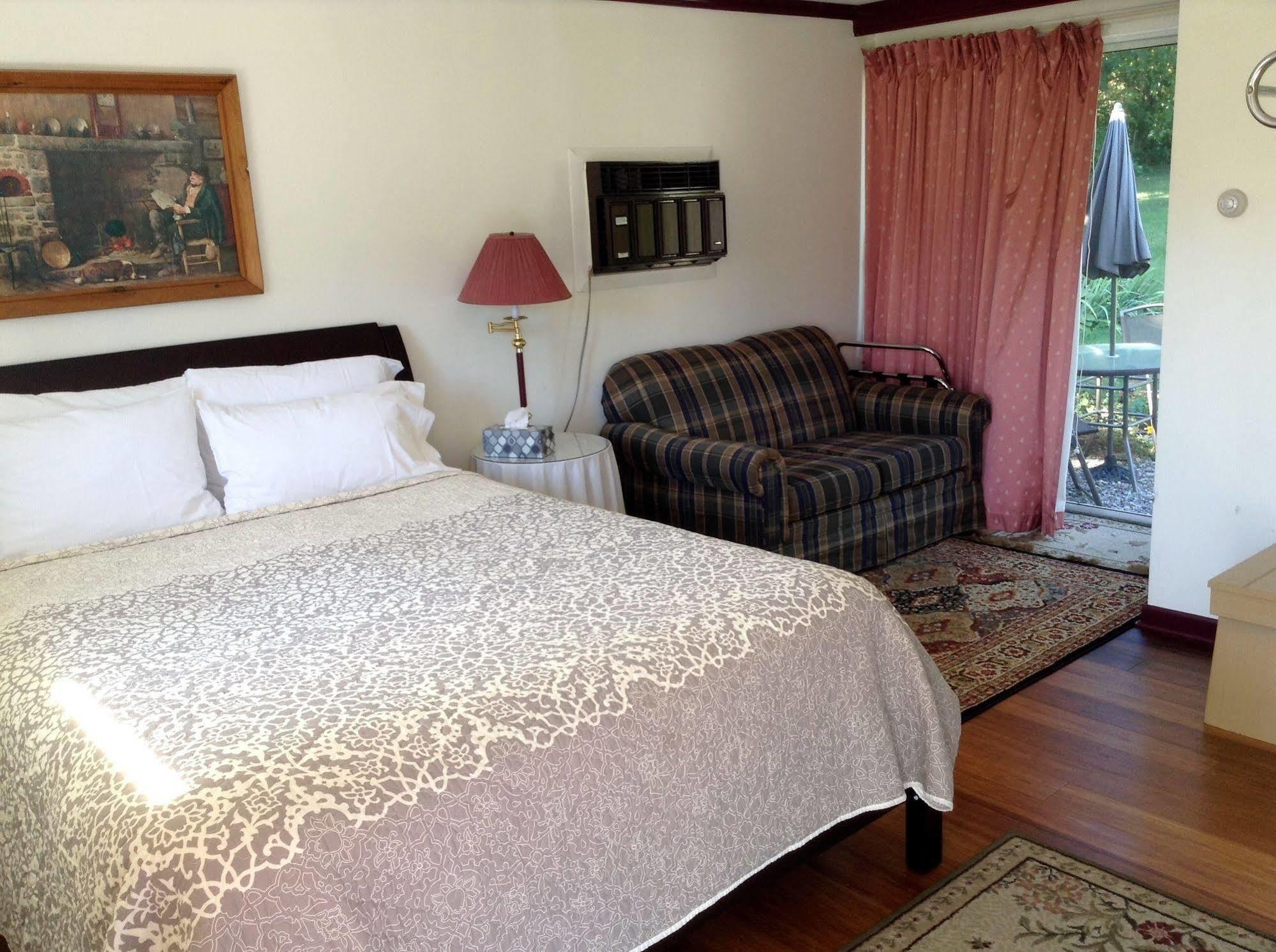 Governor'S Rock Motel Shaftsbury Экстерьер фото