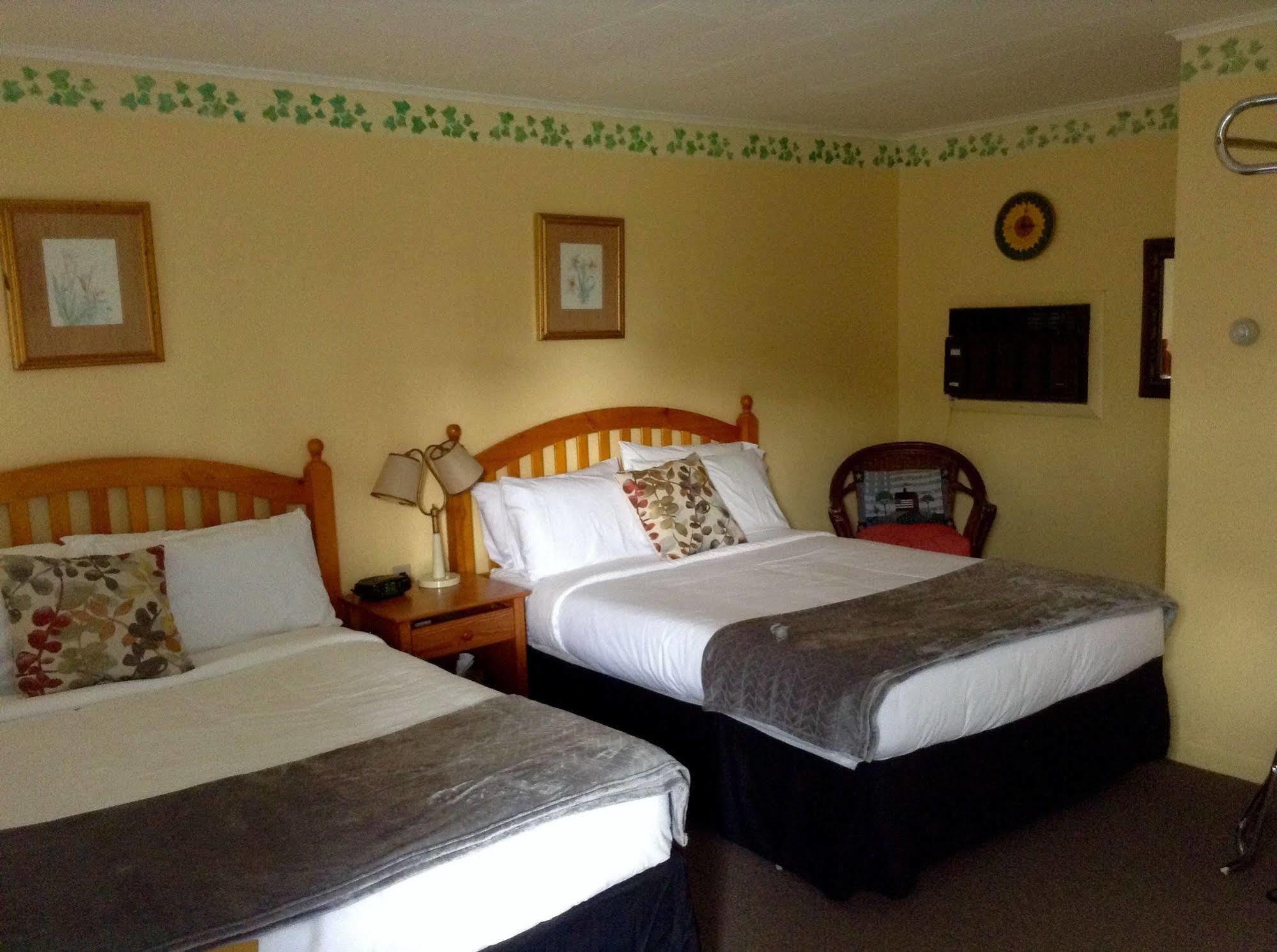 Governor'S Rock Motel Shaftsbury Экстерьер фото